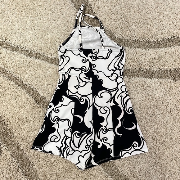 Super cute white and black romper - Picture 2 of 2